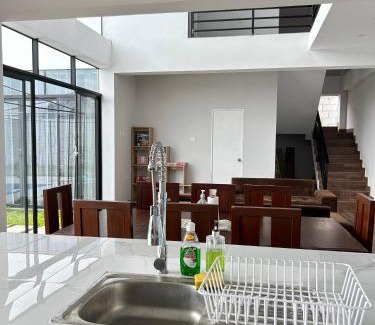 Laredo House | Casa Laguna