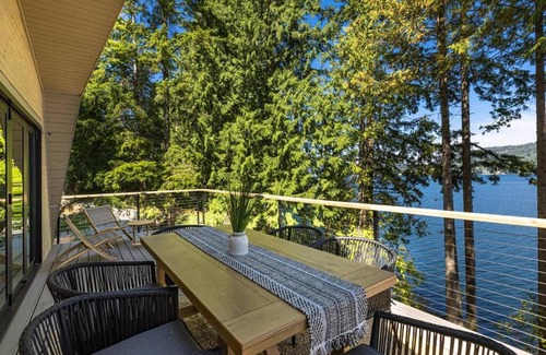 Sudden Valley House | Casa Las Nubes NEW! Whatcom Lakefront Cabin/HotTub
