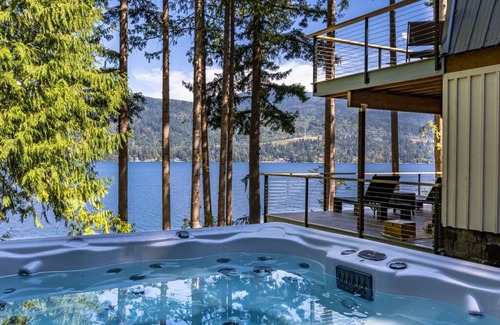 Sudden Valley House | Casa Las Nubes NEW! Whatcom Lakefront Cabin/HotTub