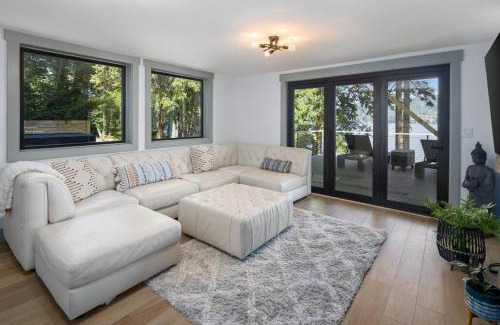 Sudden Valley House | Casa Las Nubes NEW! Whatcom Lakefront Cabin/HotTub