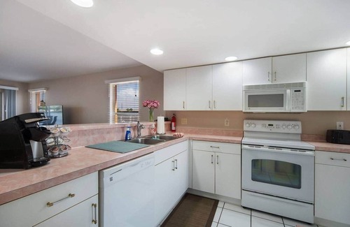 Caloosahatchee Apartment | Casa Laura Unit B - Lake Louise with a private pool