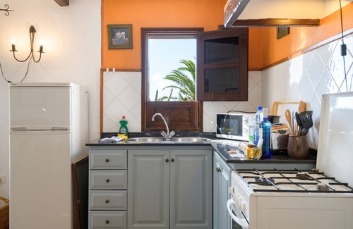 Teguise Ski Chalet | Casa Los Divisos, small cozy cottage in La Villa de Teguise