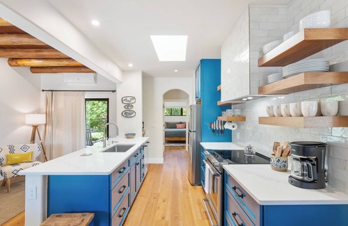 Historic Eastside House | Casa Lucia - Walk to Plaza, Outdoor Living, Gourmet Kitchen