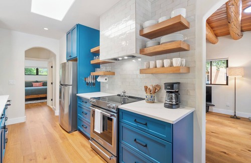 Historic Eastside House | Casa Lucia - Walk to Plaza, Outdoor Living, Gourmet Kitchen