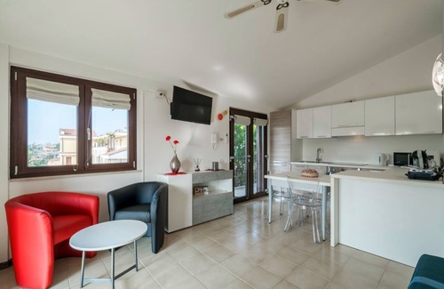 Lugana Apartment | Casa Lugana 15 - Studio apartment with lakefront pool near the center