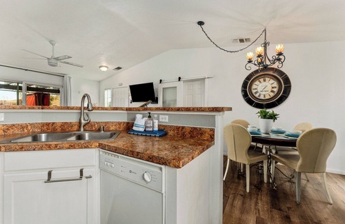 Joshua Tree House | Casa Luisa Joshua Tree Desert Oasis w/ Hot Tub near Park entrance