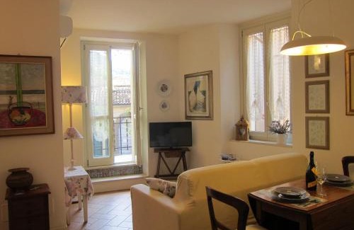 Iseo Apartment | Casa Manù with private parking