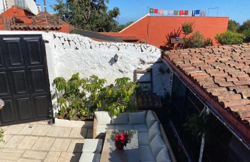 El Tanque House | CASA MARA Casa Rural con terraza, barbacoa y vistas al Teide