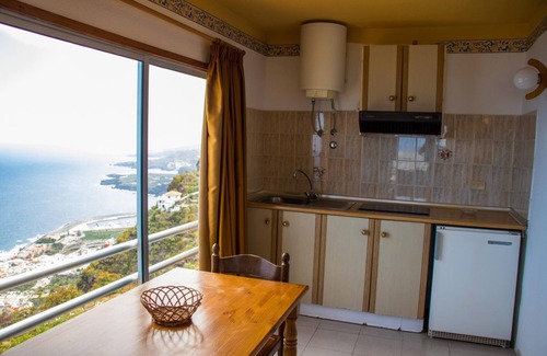 El Tanque Apartment | Casa Mara Twin bed Apartment with Ocean View