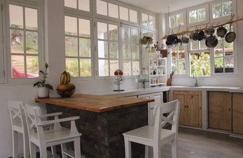 Banos del Inca Cottage | Casa Margareth: Country house on the hill near the town of Baños del Inca.