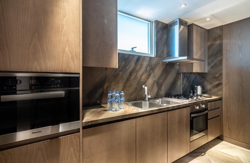 Palm Jumeirah Apartment | Casa Mariposa with Private Pool & Garden!