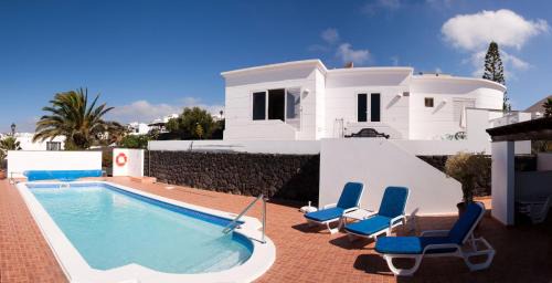 Tias Villa | Casa McElroy