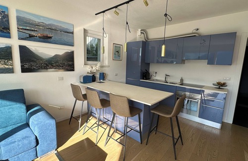 Argegno Apartment | Casa Mille Luci 2 Panoramic modern 2 bedroom unit with large pool