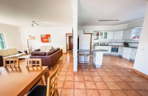 Albardeira Villa | Casa Olivia Rose with private pool in secluded gardens close to beach and marina