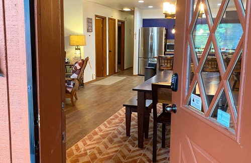 Heber Cabin | Casa on the Rocks | Open Floor Plan & Pet-friendly