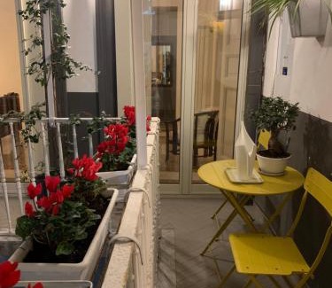 Quartieri Spagnoli Apartment | Casa Orlanda