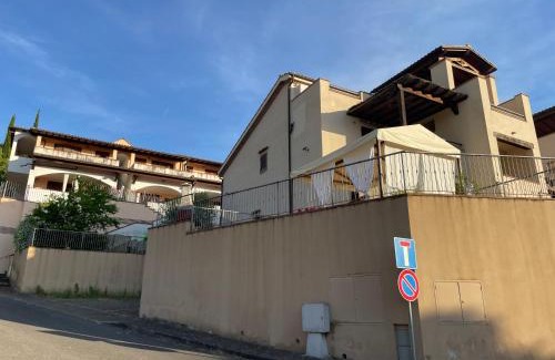 Scarlino Apartment | Casa Panoramica con ampio giardino e parcheggio