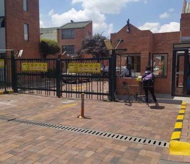 Engativa House | CASA PARA GRUPOS/FAMILIAS/PAREJAS