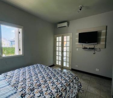 Jardim Acapulco House | Casa pet friendly Guarujá condomínio Jardim Acapulco