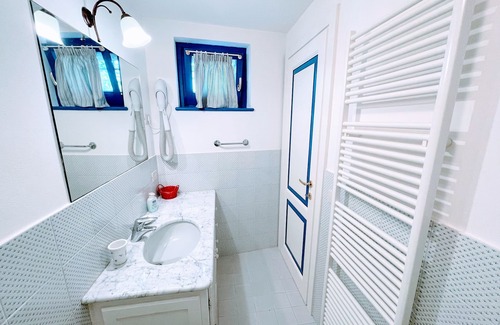 Strettura Apartment | Casa Piscina sleeps 5, very pretty garden - next to pool - wifi - air con