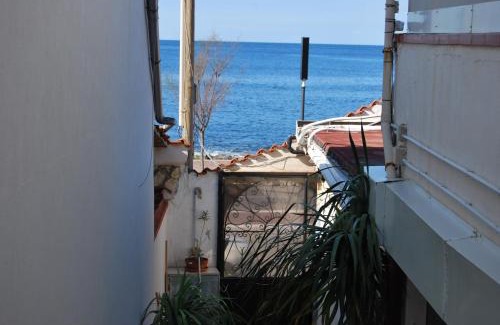 Sferracavallo Apartment | Casa Punta Barcarello, Sferracavallo fronte mare e tramonti da sogno, a due passi dalla splendida spiaggia di Mondello