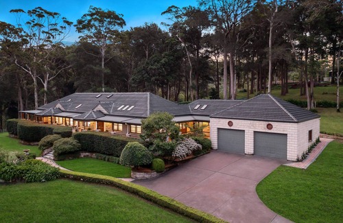 Picketts Valley House | Casa Queenie Summary:
