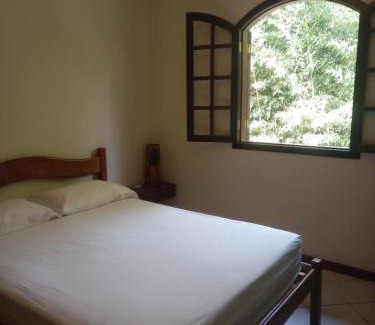 Nogueira House | Casa Raízes do Jardim - Rápido Acesso ao Centro de Itaipava