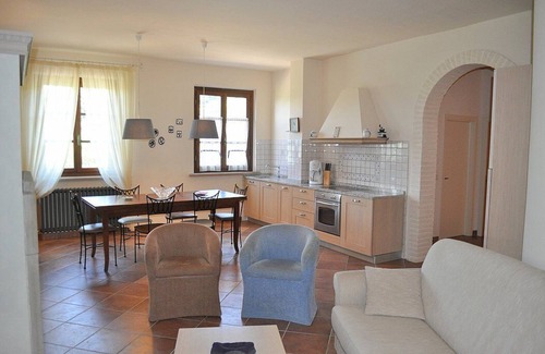 Iano House | Casa Raissa A: A characteristic and welcoming apartment that is part of a villa immersed in a splendid landscape, in a lovely little hamlet, with Free WI-FI.