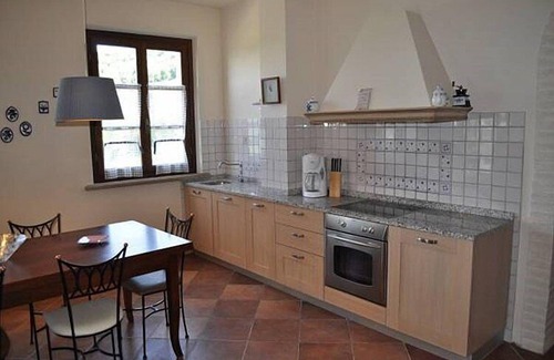 Iano House | Casa Raissa A: A characteristic and welcoming apartment that is part of a villa immersed in a splendid landscape, in a lovely little hamlet, with Free WI-FI.