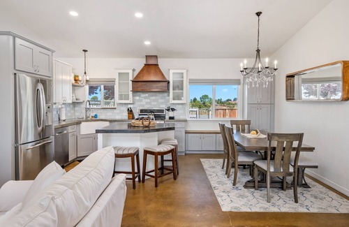 Paso Robles House | Casa Robles -BBQ, Spa and Firepit!