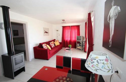 Chio House | Casa Romeo Mit Kaminofen Und Sonnenterrasse