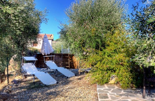 Civezza House | Casa Rose in Civezza with with shared pool & large garden sleeping 4