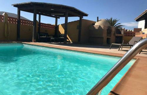 Tuineje Villa | Casa rural con piscina privada Manitaga.