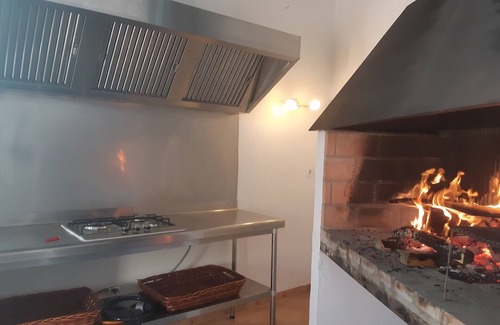 Rubielos Bajos Cottage | Casa Rural en Rasante -capacidad 16-18 Personas