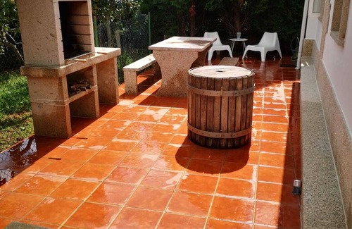 Salceda de Caselas Cottage | Casa Rural con Terraza y Barbacoa Próxima a Vigo