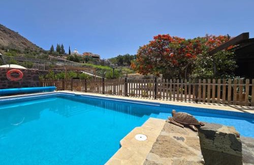 Santa Lucia Ski Chalet | casa rural LA LIMERA con piscina privada