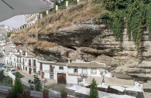 Setenil de las Bodegas House | Casa Rural Las Cuevas de Setenil