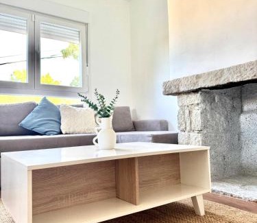 Navahondilla Villa | Casa Rural Madrid Pantano San Juan con Piscina y BBQ