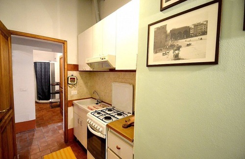 Monteriggioni House | Casa Scoiattolo A: A cozy and welcoming apartment surrounded by meadows and by green hills, with Free WI-FI.