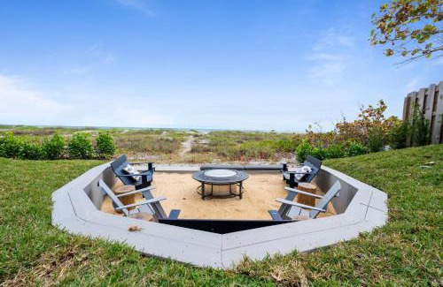 Cocoa Beach House | Casa Solana Resort Oceanfront Luxury 3 Master Suites & Backyard Oasis