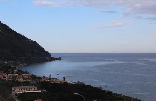 Piraino Apartment | Casa Spisidda Appartamento monolocale "Vulcano" per 4 persone con vista sulle Eolie