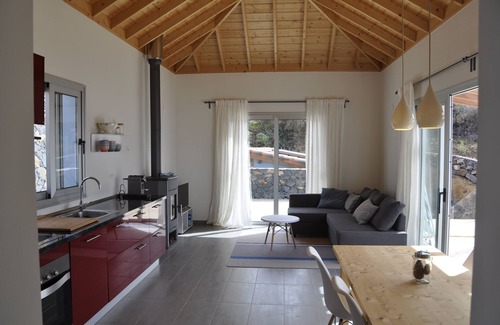 Tijarafe House | Casa Tabladito with heated pool and fantastic sea views.