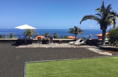 Juan Fernandez House | Casa Tagoro, facing the Ocean