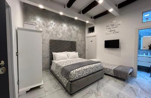 Vittorio Emanuele House | Casa Tolentino al centro di Napoli