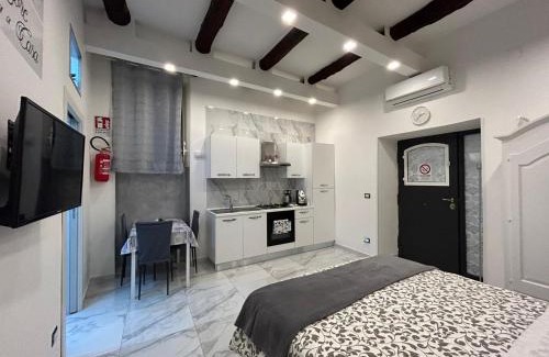 Vittorio Emanuele House | Casa Tolentino al centro di Napoli