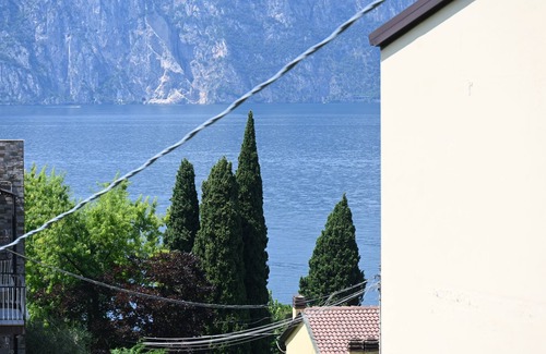 Malcesine Apartment | CASA TONELLI APARTMENT SUN SECOND FLOOR MALCESINE LAKE GARDA