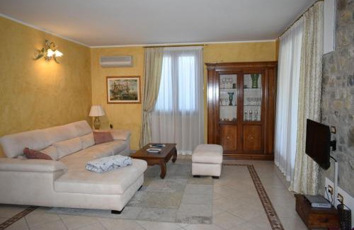 Montinelle House | Casa Ulivo