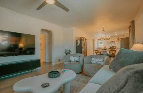 Albuquerque House | Casa Urbana-2BD-2BTH-Hot Tub-Pet Friendly-No Pet Fees!