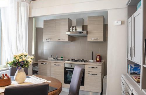 Fermo House | Casa vacanze nel centro storico di Fermo Happy Song