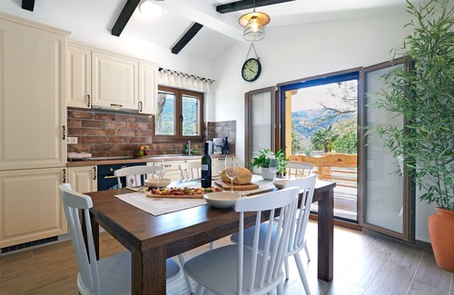 Buzet House | Casa Valla - Two Bedroom Holiday Home with Pool